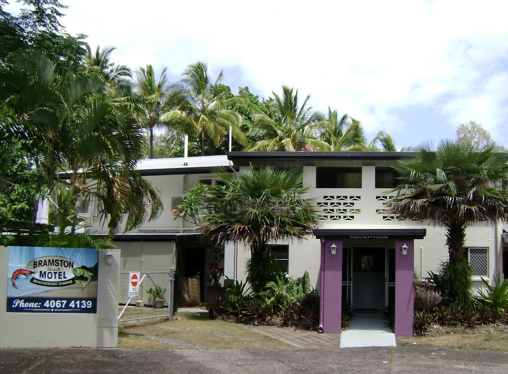 Bramston Beach Motel Экстерьер фото