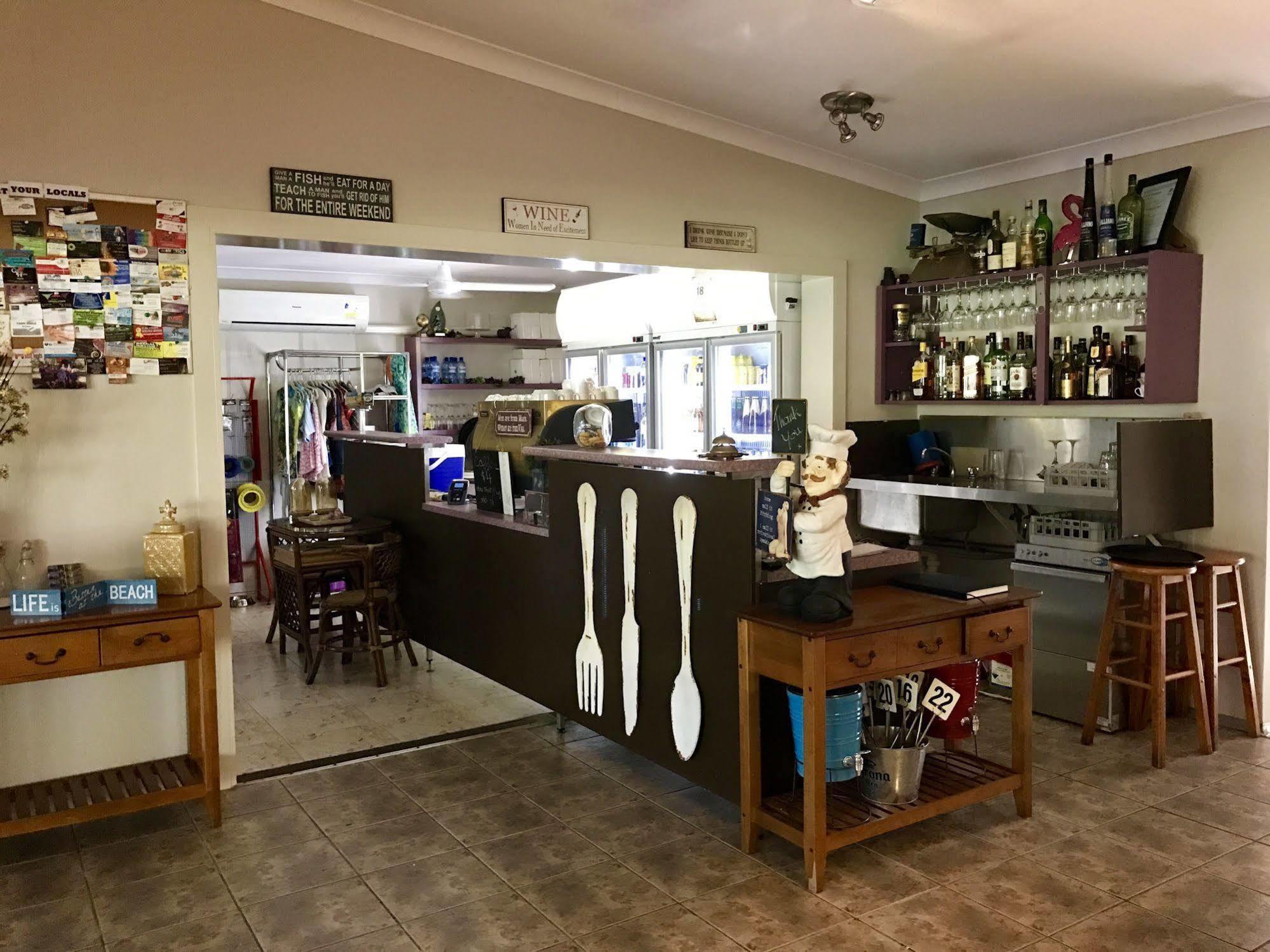 Bramston Beach Motel Экстерьер фото