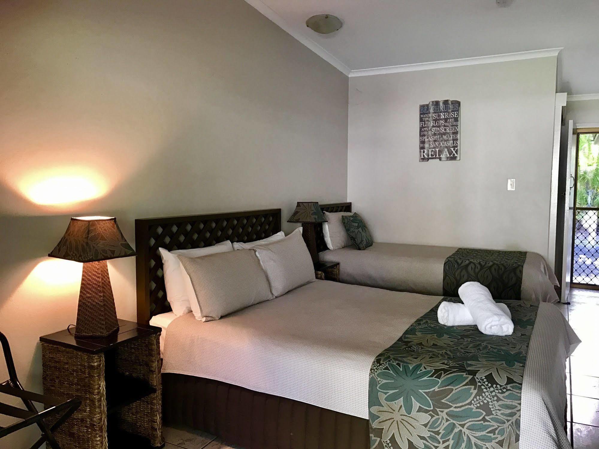 Bramston Beach Motel Экстерьер фото