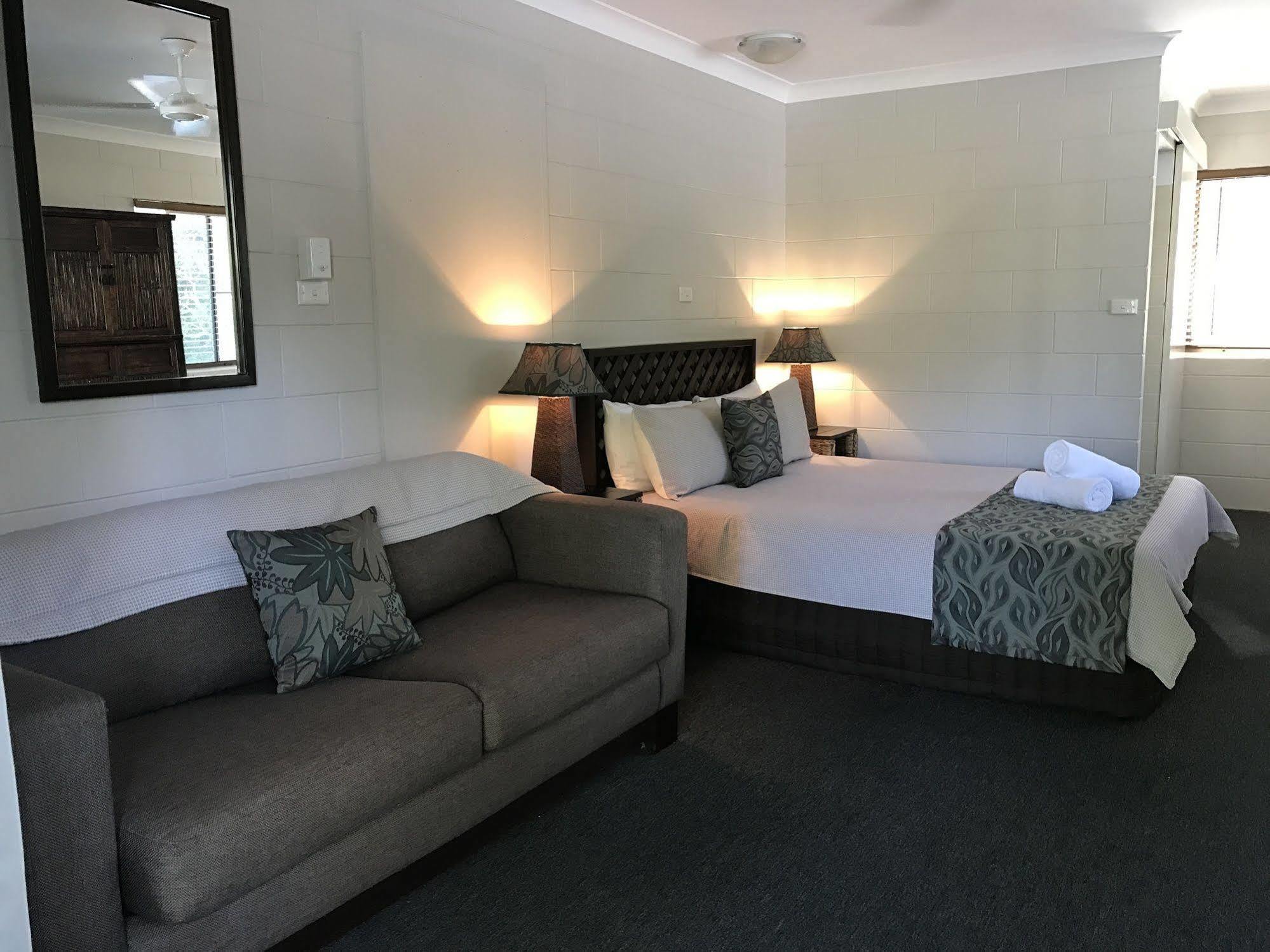 Bramston Beach Motel Экстерьер фото